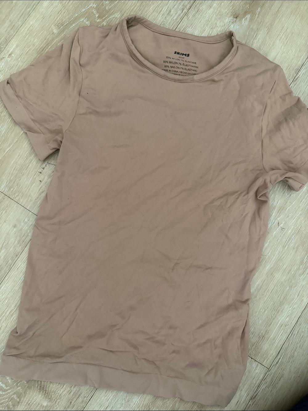 Skims tee